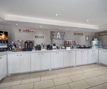 Breakfast Area 1 scaled 1