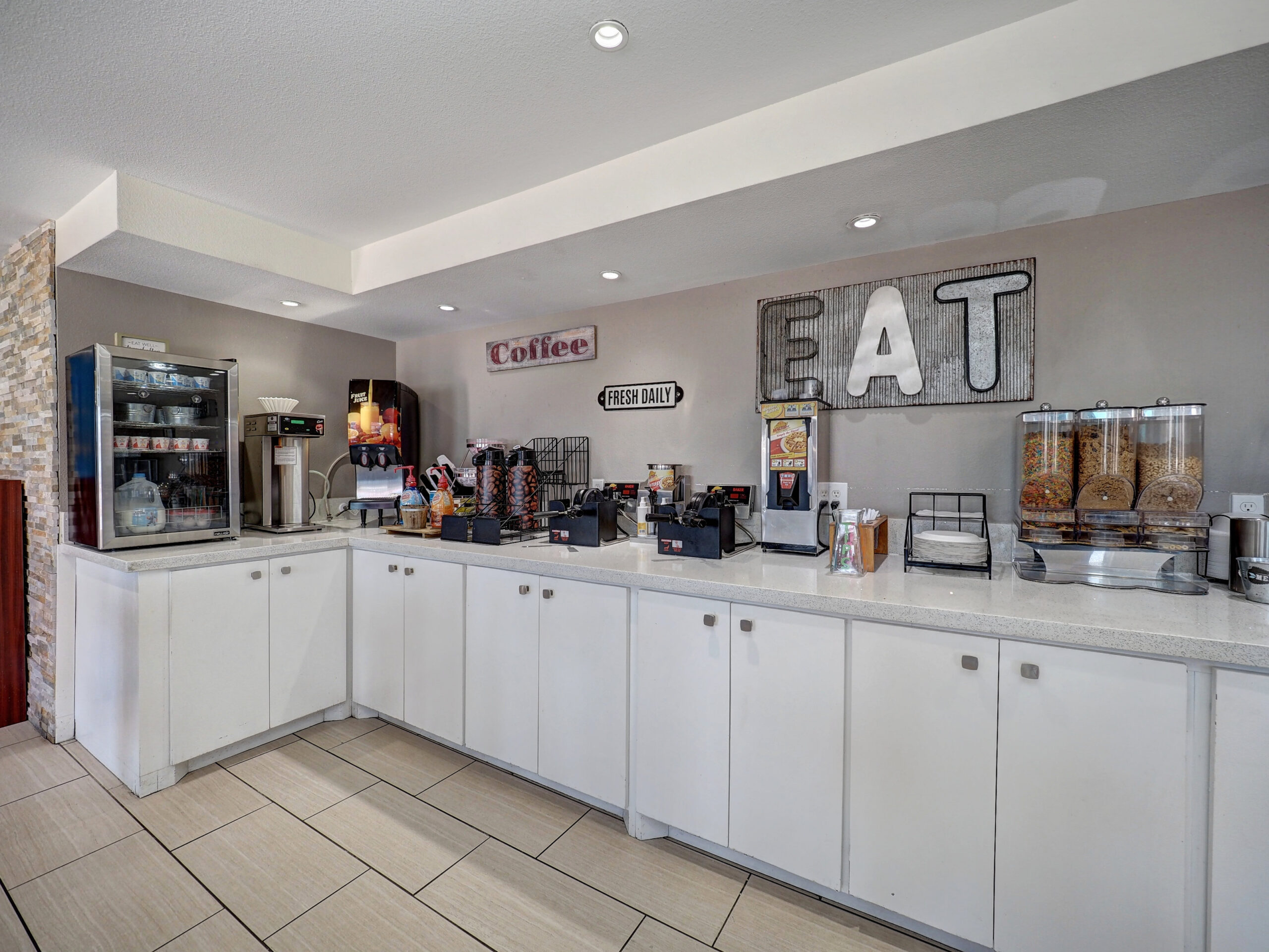 Breakfast Area 3 scaled 1